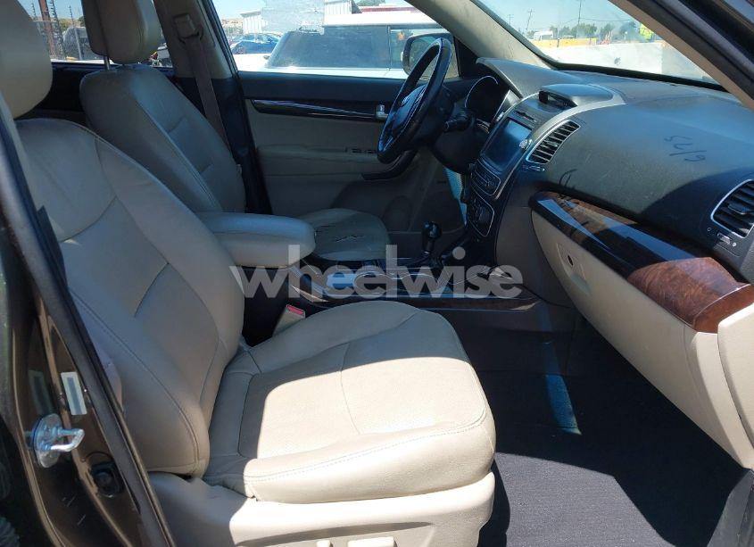 Photo 5 of 2015 Kia Sorento EX V6 (VIN 5XYKUDA70FG556683)