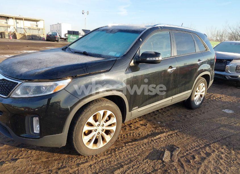 Photo 2 of 2015 Kia Sorento EX V6 (VIN 5XYKUDA70FG557817)