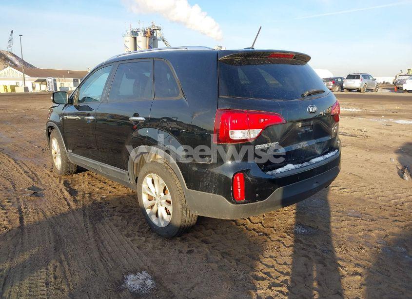 Photo 3 of 2015 Kia Sorento EX V6 (VIN 5XYKUDA70FG557817)