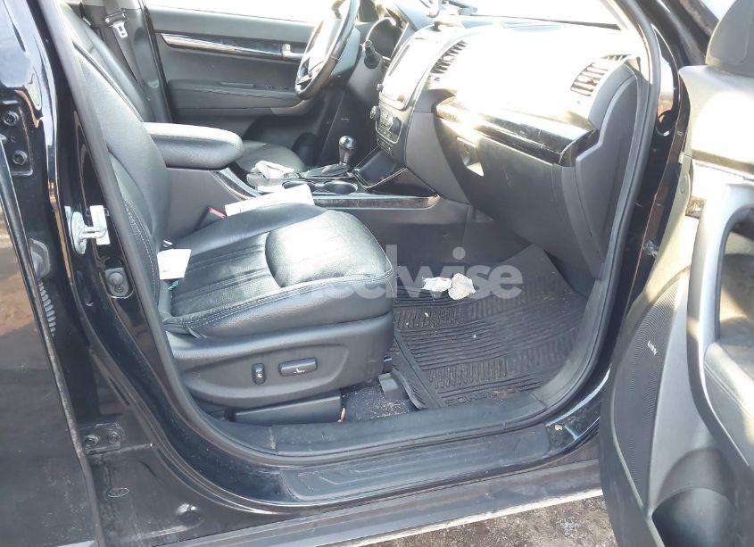 Photo 5 of 2015 Kia Sorento EX V6 (VIN 5XYKUDA70FG557817)