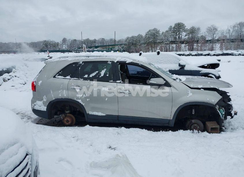 Photo 13 of 2015 Kia Sorento EX V6 (VIN 5XYKUDA70FG602819)