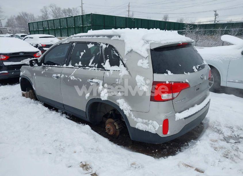 Photo 3 of 2015 Kia Sorento EX V6 (VIN 5XYKUDA70FG602819)