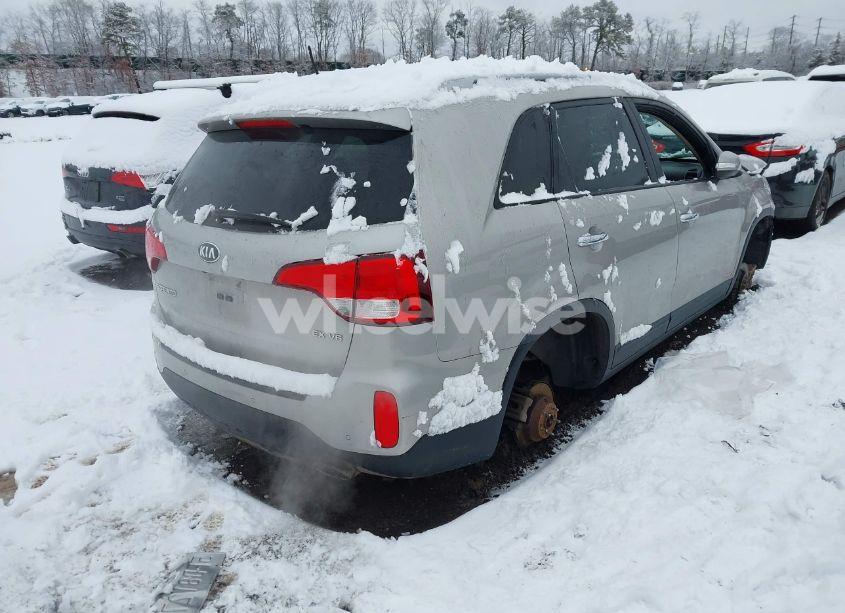 Photo 4 of 2015 Kia Sorento EX V6 (VIN 5XYKUDA70FG602819)