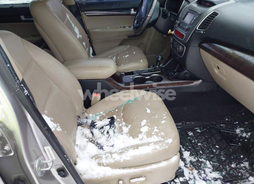 Photo 5 of 2015 Kia Sorento EX V6 (VIN 5XYKUDA70FG602819)