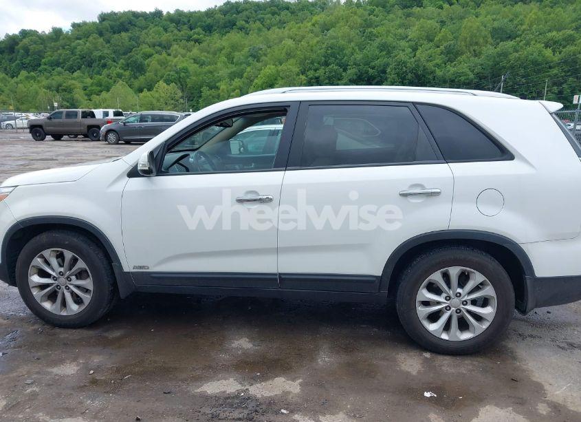 Photo 14 of 2015 Kia Sorento EX V6 (VIN 5XYKUDA70FG649526)