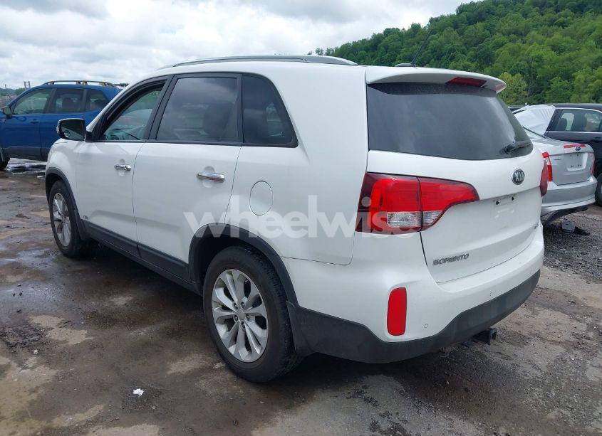Photo 3 of 2015 Kia Sorento EX V6 (VIN 5XYKUDA70FG649526)
