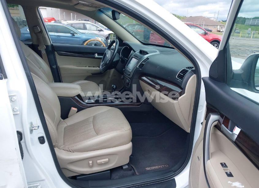Photo 5 of 2015 Kia Sorento EX V6 (VIN 5XYKUDA70FG649526)