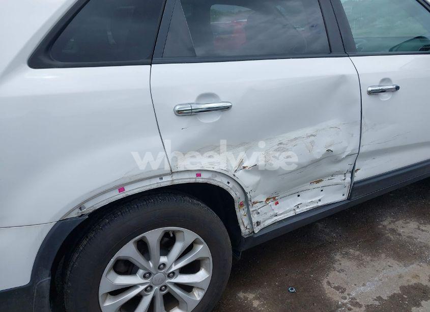 Photo 6 of 2015 Kia Sorento EX V6 (VIN 5XYKUDA70FG649526)