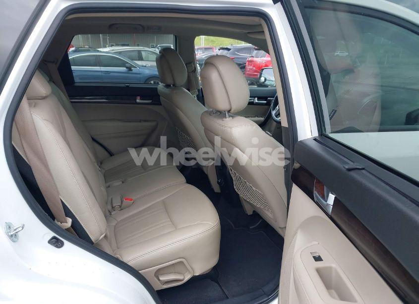 Photo 8 of 2015 Kia Sorento EX V6 (VIN 5XYKUDA70FG649526)
