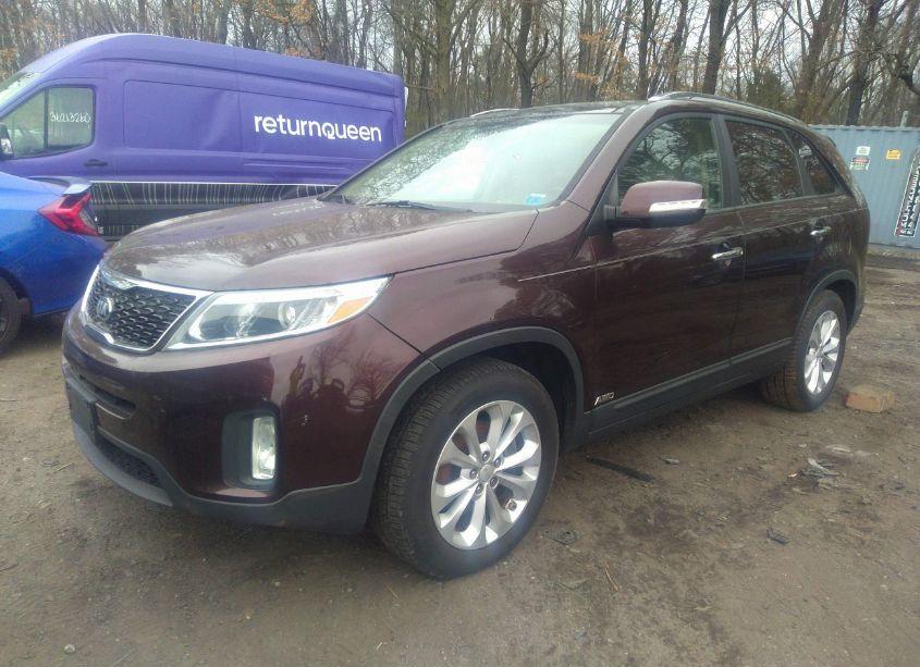 Photo 2 of 2015 Kia Sorento EX V6 (VIN 5XYKUDA71FG654797)