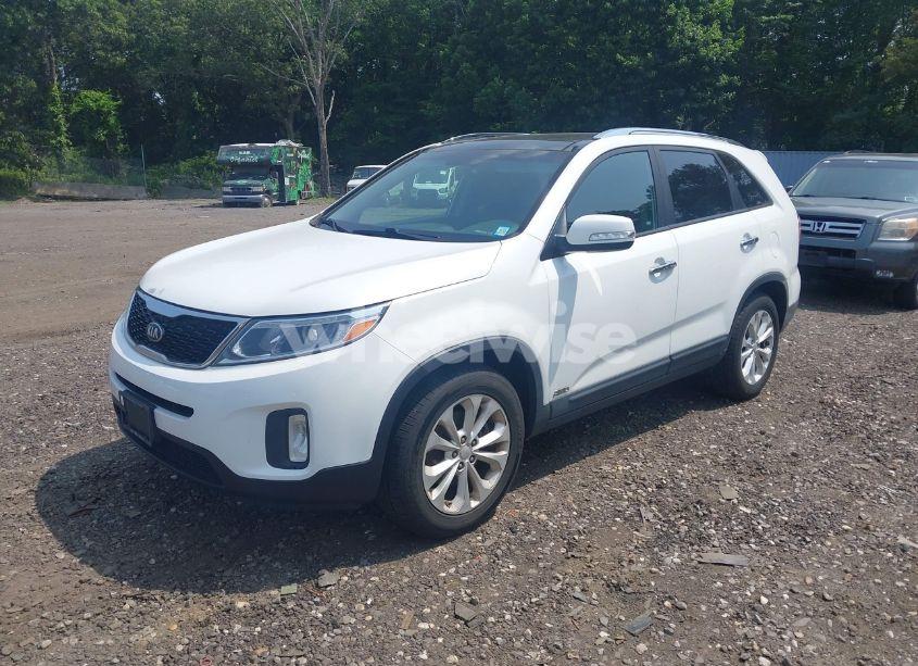 Photo 2 of 2014 Kia Sorento EX V6 (VIN 5XYKUDA73EG463154)