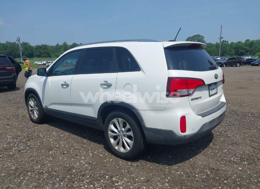 Photo 3 of 2014 Kia Sorento EX V6 (VIN 5XYKUDA73EG463154)