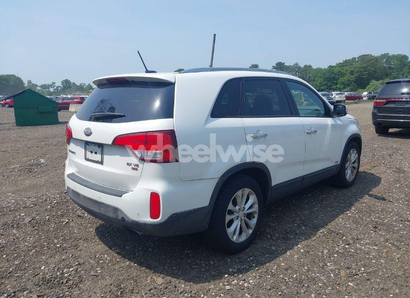 Photo 4 of 2014 Kia Sorento EX V6 (VIN 5XYKUDA73EG463154)