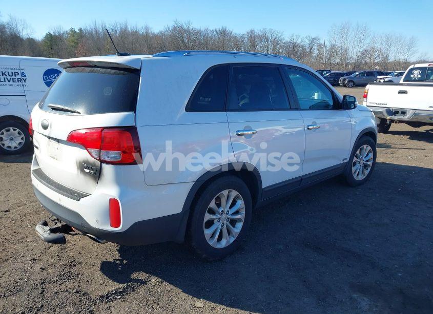 Photo 4 of 2014 Kia Sorento EX V6 (VIN 5XYKUDA73EG481900)