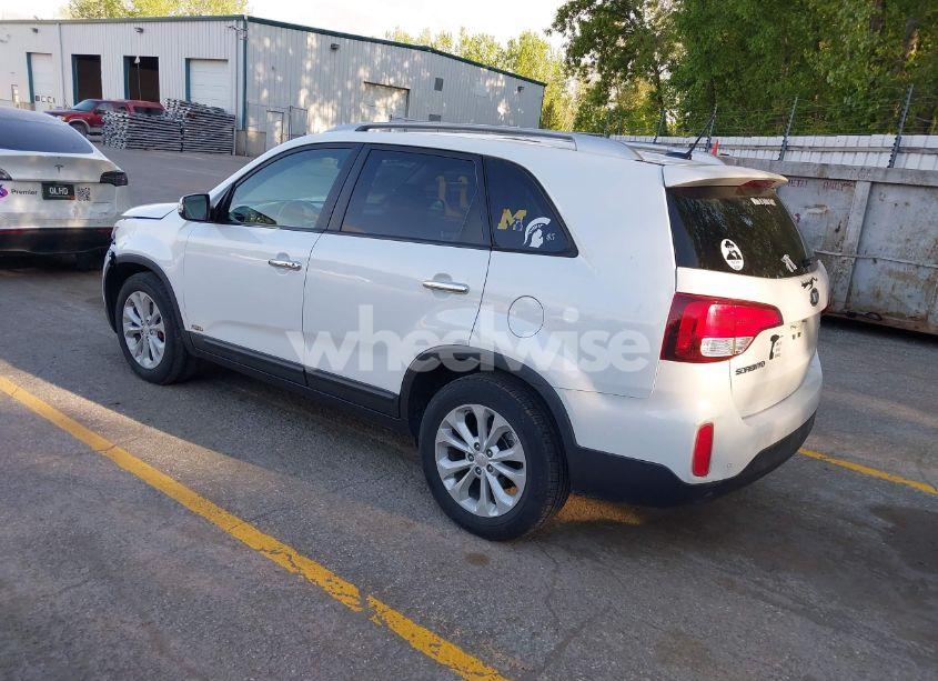 Photo 3 of 2014 Kia Sorento EX V6 (VIN 5XYKUDA73EG543425)