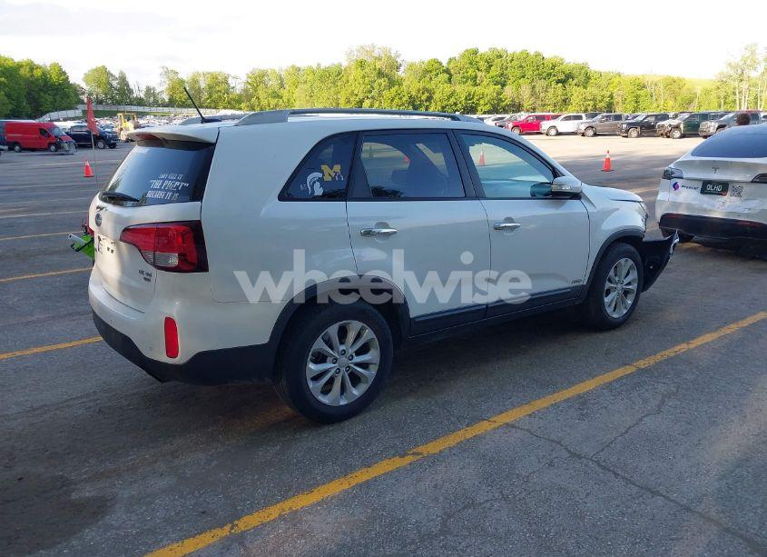 Photo 4 of 2014 Kia Sorento EX V6 (VIN 5XYKUDA73EG543425)