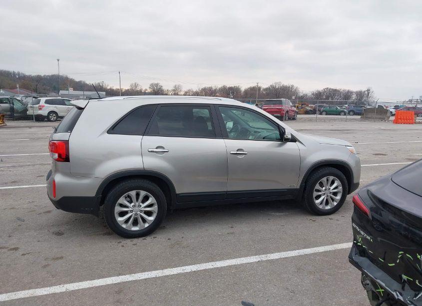 Photo 13 of 2015 Kia Sorento EX V6 (VIN 5XYKUDA73FG603298)