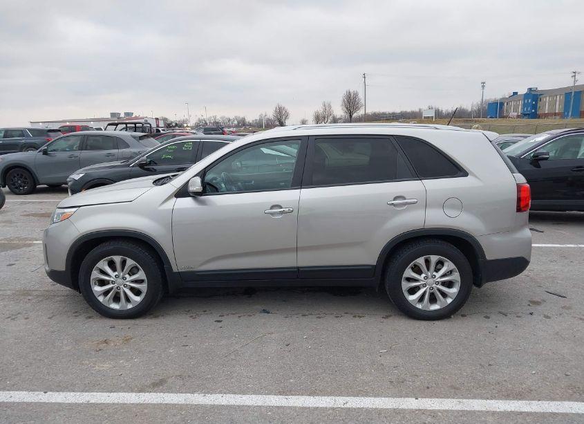 Photo 14 of 2015 Kia Sorento EX V6 (VIN 5XYKUDA73FG603298)