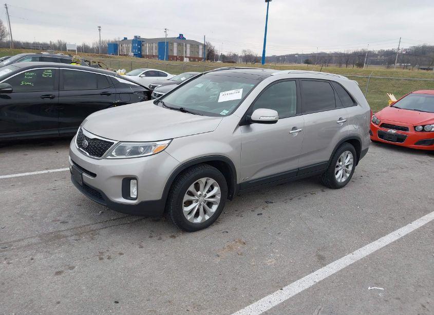 Photo 2 of 2015 Kia Sorento EX V6 (VIN 5XYKUDA73FG603298)