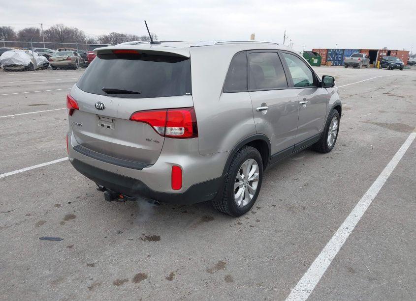 Photo 4 of 2015 Kia Sorento EX V6 (VIN 5XYKUDA73FG603298)