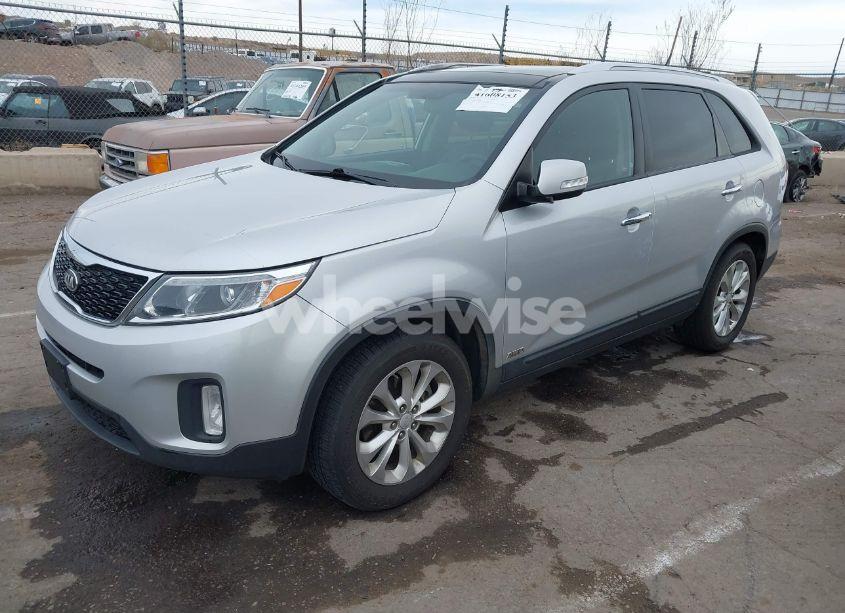 Photo 2 of 2014 Kia Sorento EX V6 (VIN 5XYKUDA74EG462644)