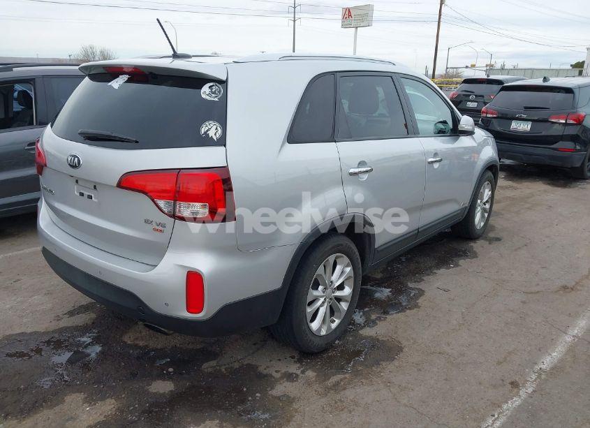 Photo 4 of 2014 Kia Sorento EX V6 (VIN 5XYKUDA74EG462644)