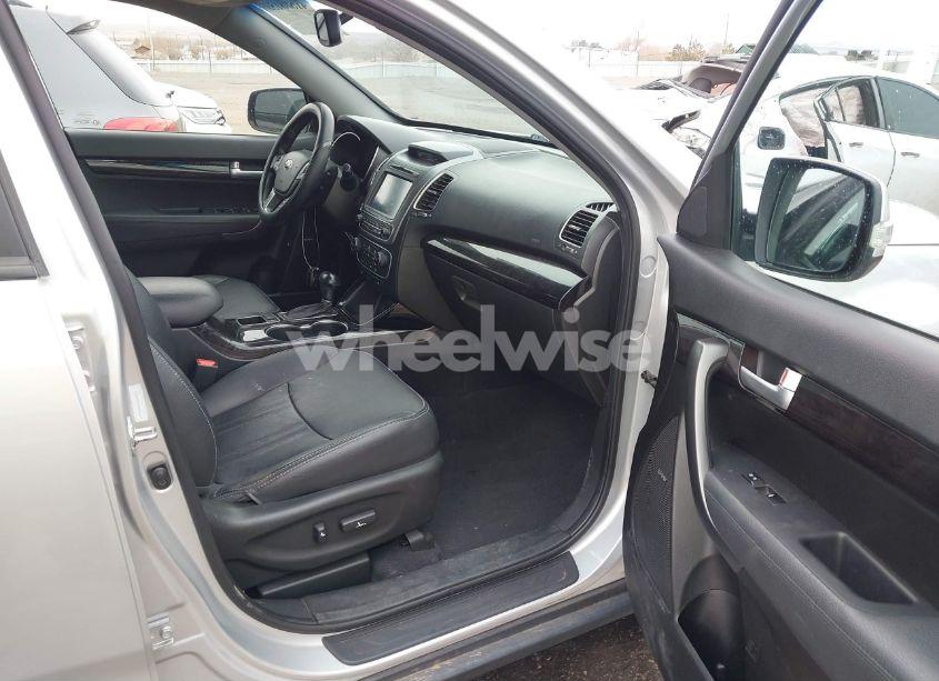 Photo 5 of 2014 Kia Sorento EX V6 (VIN 5XYKUDA74EG462644)