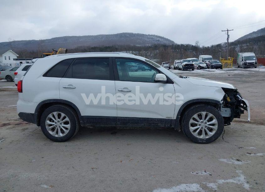 Photo 13 of 2015 Kia Sorento EX V6 (VIN 5XYKUDA75FG640644)