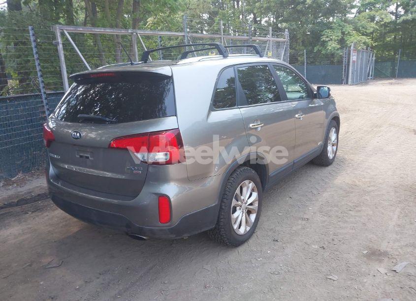 Photo 4 of 2014 Kia Sorento EX V6 (VIN 5XYKUDA76EG482040)
