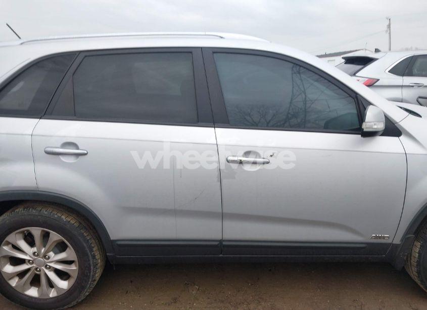 Photo 13 of 2014 Kia Sorento EX V6 (VIN 5XYKUDA77EG498747)