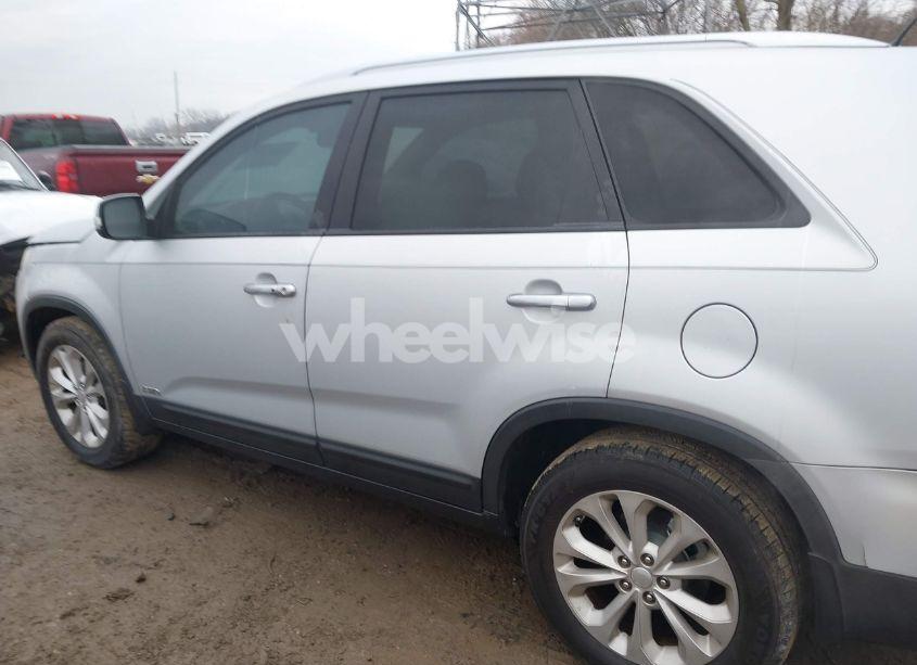 Photo 14 of 2014 Kia Sorento EX V6 (VIN 5XYKUDA77EG498747)