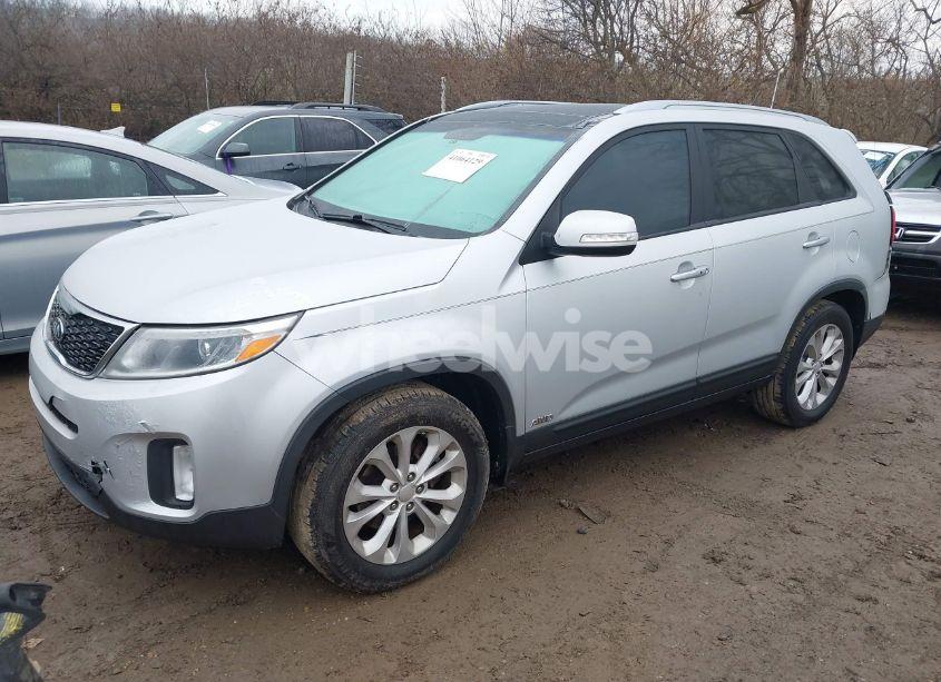 Photo 2 of 2014 Kia Sorento EX V6 (VIN 5XYKUDA77EG498747)