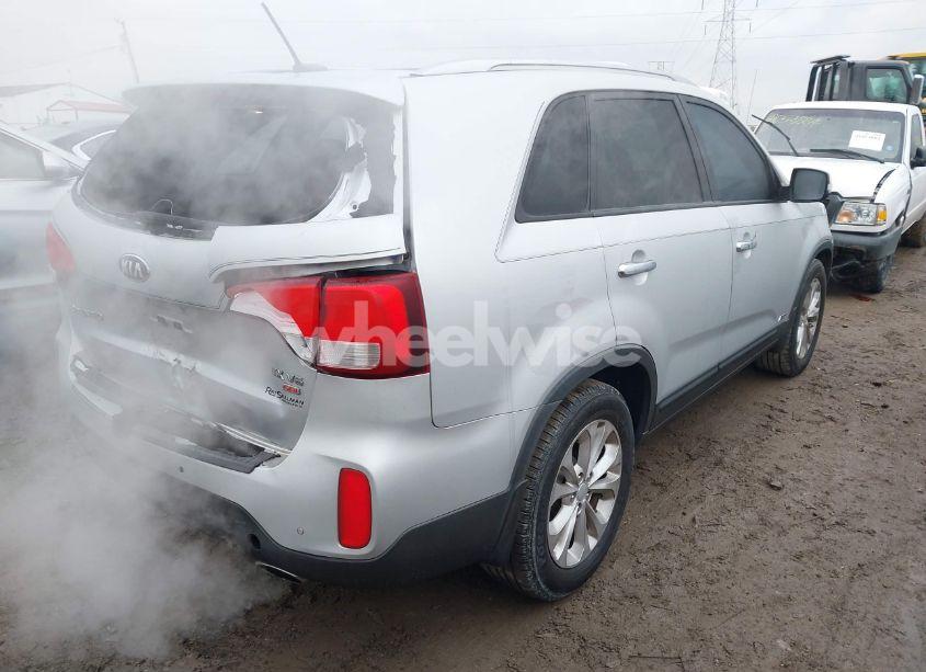 Photo 4 of 2014 Kia Sorento EX V6 (VIN 5XYKUDA77EG498747)