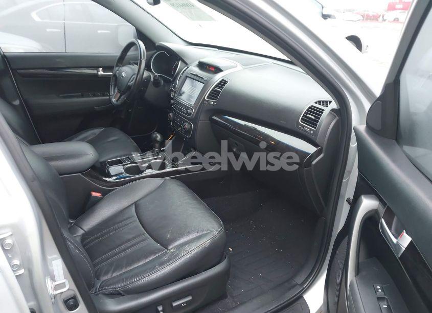 Photo 5 of 2014 Kia Sorento EX V6 (VIN 5XYKUDA77EG498747)