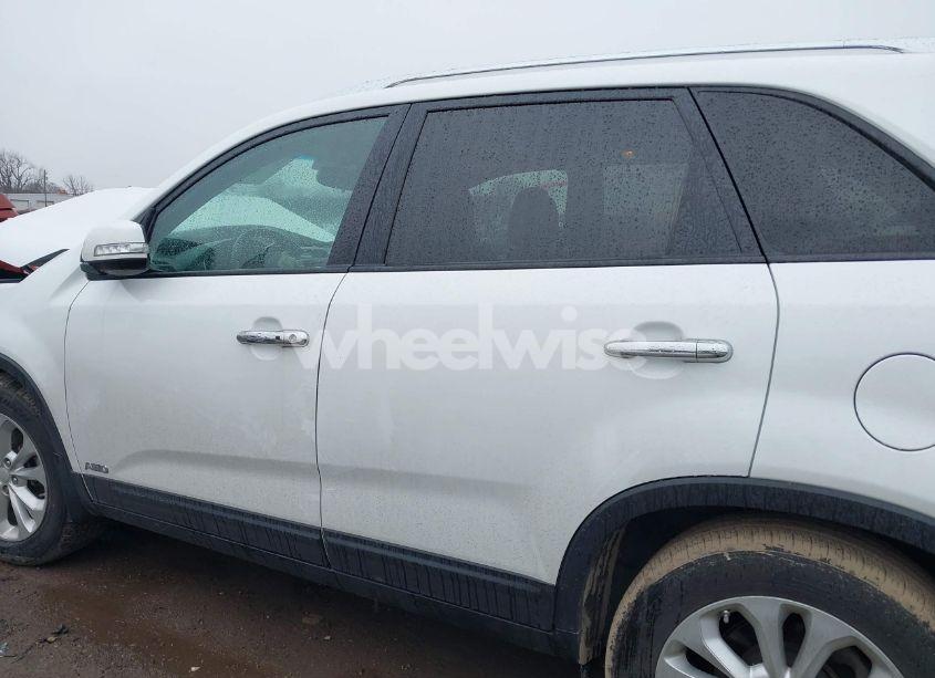 Photo 15 of 2014 Kia Sorento EX V6 (VIN 5XYKUDA78EG461285)