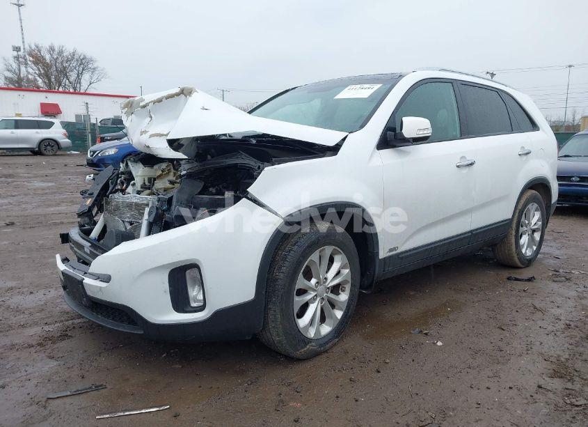 Photo 2 of 2014 Kia Sorento EX V6 (VIN 5XYKUDA78EG461285)