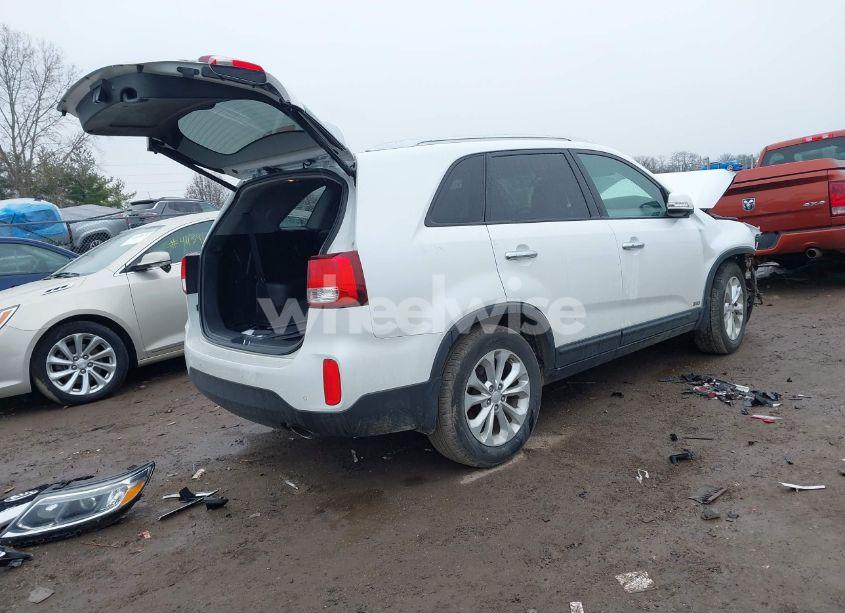 Photo 4 of 2014 Kia Sorento EX V6 (VIN 5XYKUDA78EG461285)