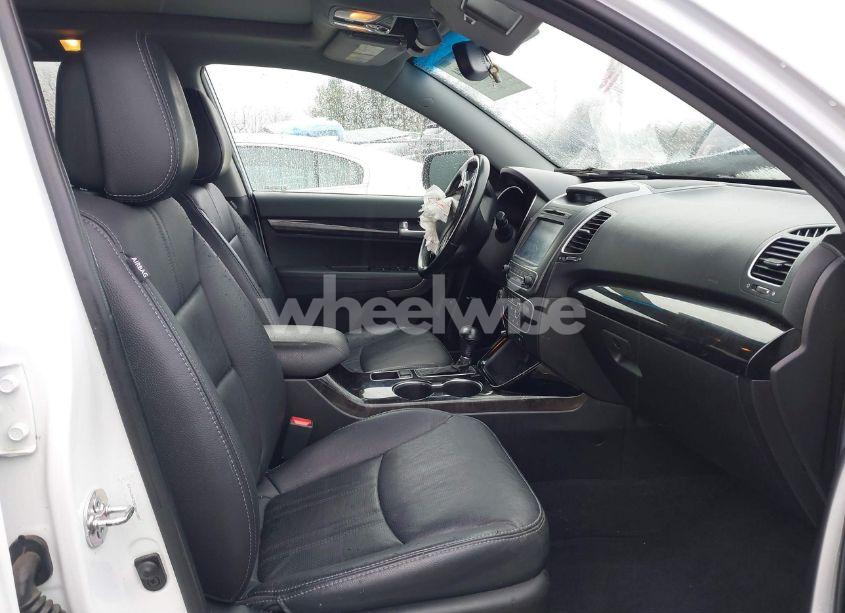 Photo 5 of 2014 Kia Sorento EX V6 (VIN 5XYKUDA78EG461285)