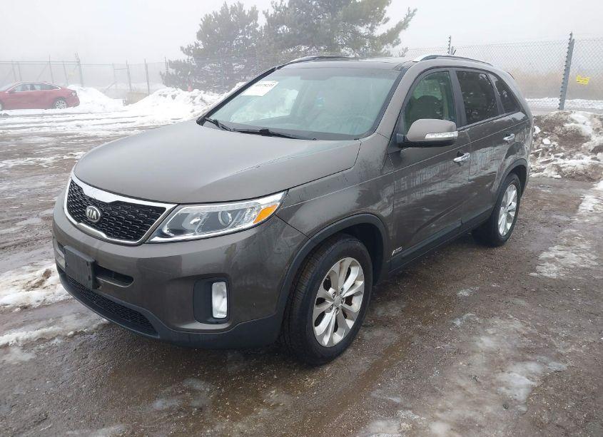 Photo 2 of 2015 Kia Sorento EX V6 (VIN 5XYKUDA78FG614068)