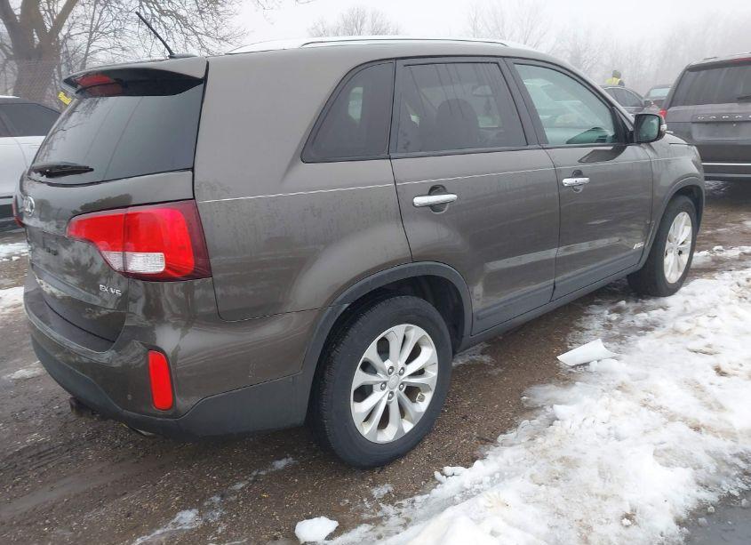 Photo 4 of 2015 Kia Sorento EX V6 (VIN 5XYKUDA78FG614068)
