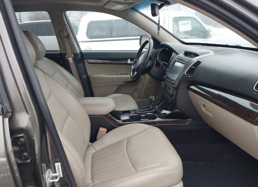 Photo 5 of 2015 Kia Sorento EX V6 (VIN 5XYKUDA78FG614068)