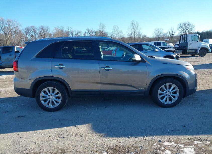 Photo 13 of 2015 Kia Sorento EX V6 (VIN 5XYKUDA78FG630562)