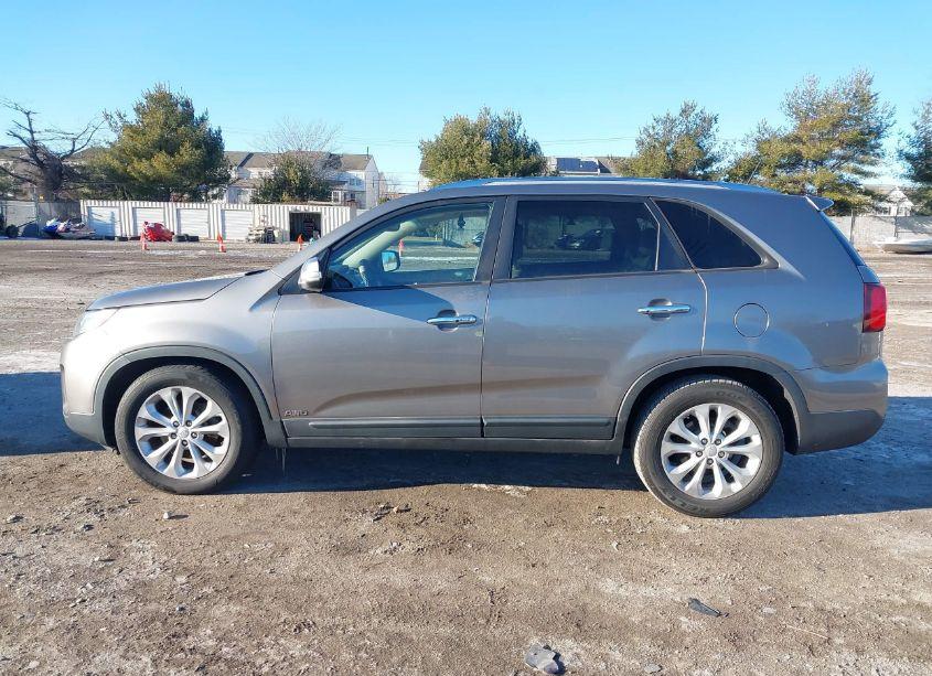 Photo 14 of 2015 Kia Sorento EX V6 (VIN 5XYKUDA78FG630562)