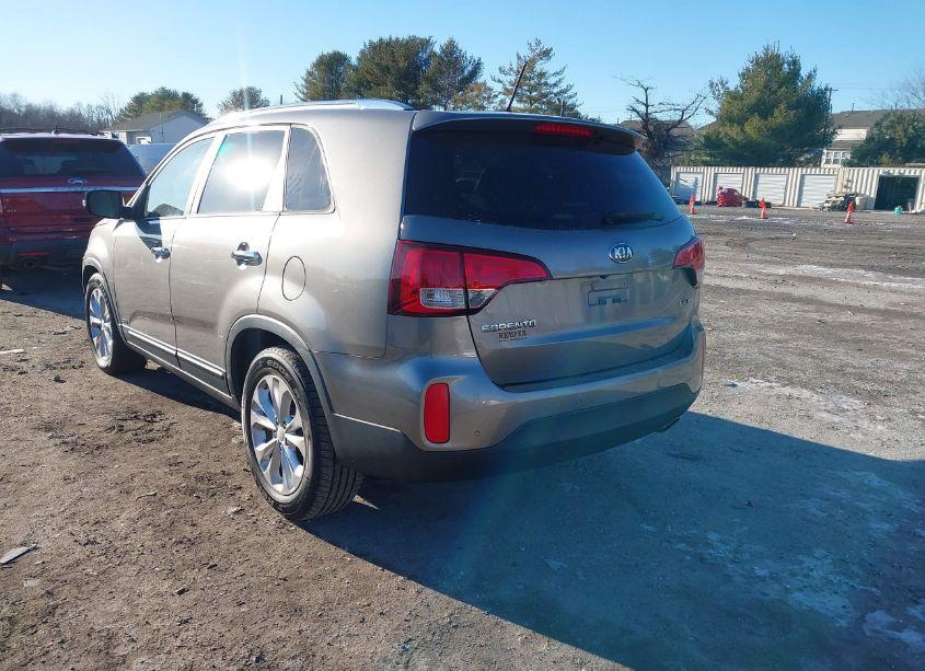 Photo 3 of 2015 Kia Sorento EX V6 (VIN 5XYKUDA78FG630562)