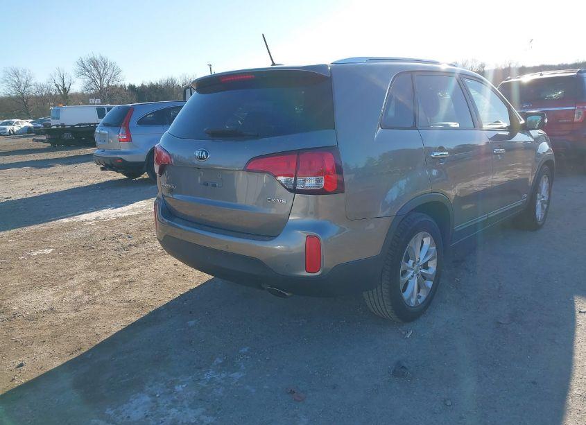 Photo 4 of 2015 Kia Sorento EX V6 (VIN 5XYKUDA78FG630562)