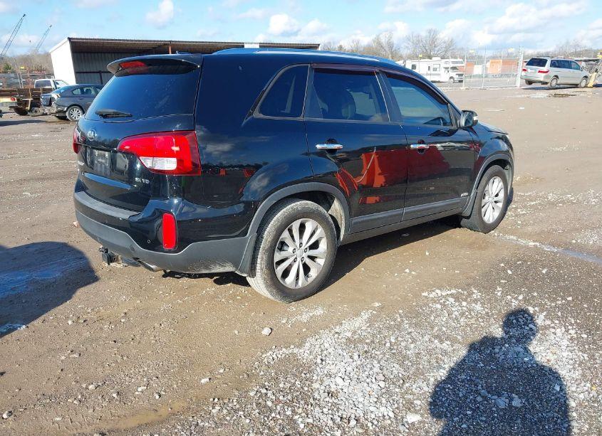 Photo 4 of 2015 Kia Sorento EX V6 (VIN 5XYKUDA79FG641358)