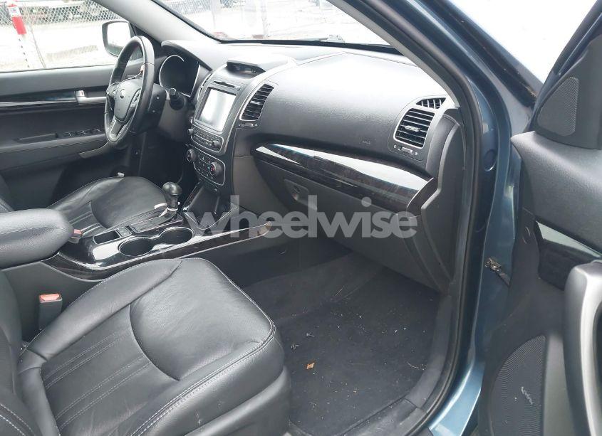 Photo 5 of 2015 Kia Sorento EX V6 (VIN 5XYKUDA7XFG572597)