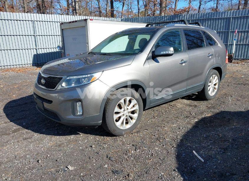 Photo 2 of 2015 Kia Sorento EX V6 (VIN 5XYKUDA7XFG653566)