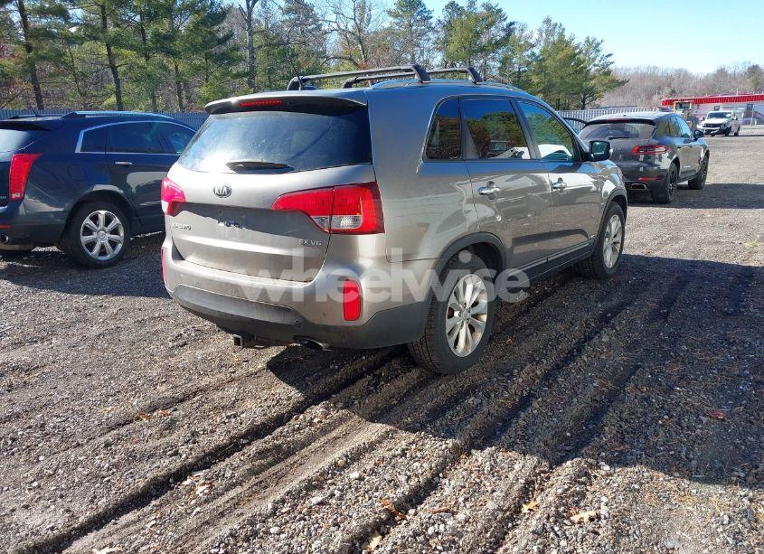 Photo 4 of 2015 Kia Sorento EX V6 (VIN 5XYKUDA7XFG653566)