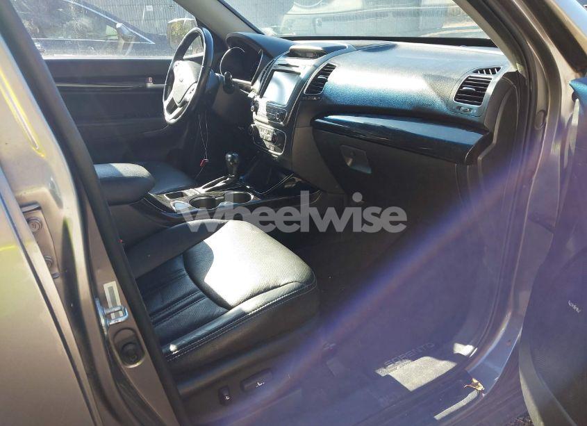 Photo 5 of 2015 Kia Sorento EX V6 (VIN 5XYKUDA7XFG653566)